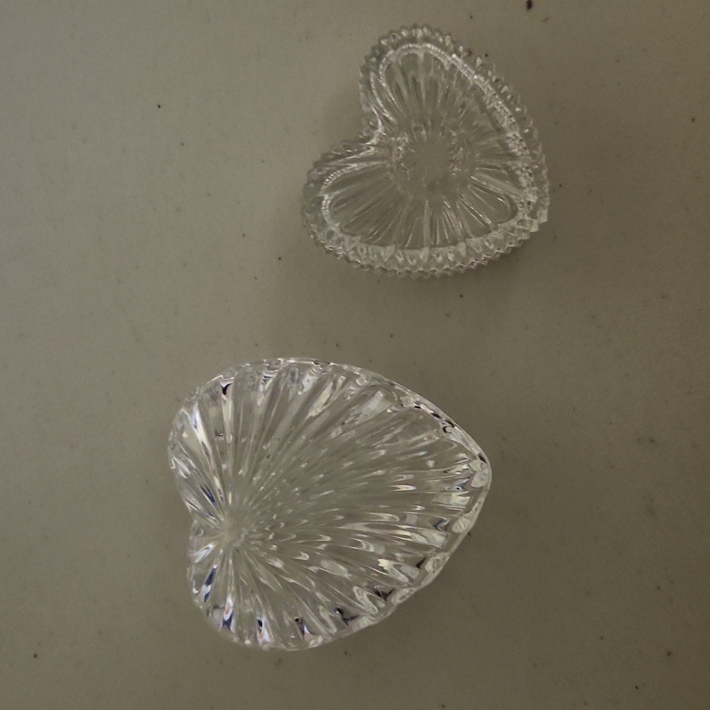 Elegant Clear Glass Heart-Shaped Accent Set